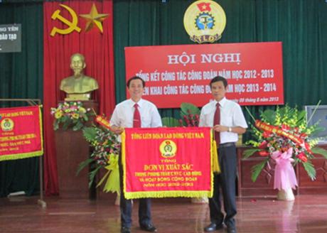 Công đoàn ngành giáo dục và đào tạo tổ chức Hội nghị tổng kết công tác công đoàn năm học 2012 – 2013 và triển khai công tác năm học 2013-2014