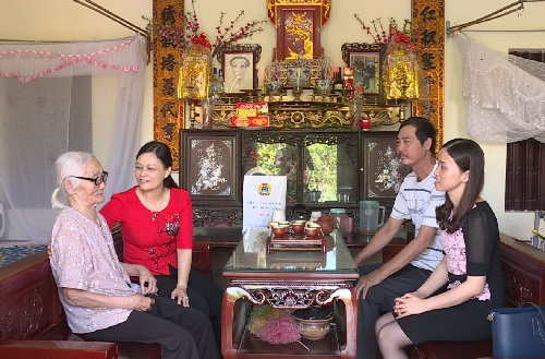 Liên đoàn Lao động tỉnh Hưng Yên bàn giao 5 nhà “Mái ấm công đoàn” nhân tháng công nhân 2017