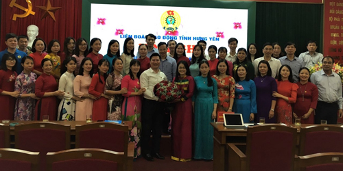 Liên đoàn Lao động tỉnh Hưng Yên: Tổ chức gặp mặt nhân dịp kỷ niệm 91 năm Ngày thành lập Hội Liên hiệp Phụ nữ Việt Nam (20/10/1930 - 20/10/2021) và 11 năm Ngày Phụ nữ Việt Nam (20/10/2010 – 20/10/2021); Tọa đàm trao đổi kinh nghiệm về công tác nữ công tro