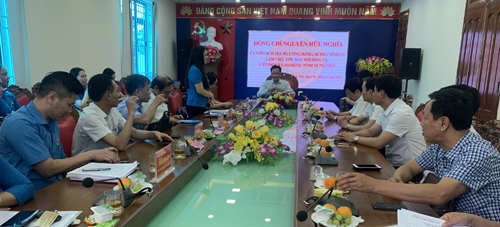 Đồng chí Bí thư Tỉnh ủy Nguyễn Hữu Nghĩa làm việc với Ban Thường vụ Liên đoàn Lao động tỉnh.