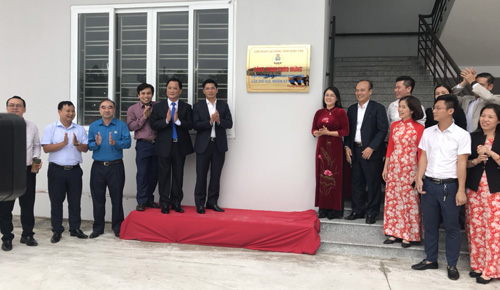 Liên đoàn lao động tỉnh: Gắn biển công trình chào mừng Đại hội đại biểu Đảng bộ tỉnh lần thứ XIX, nhiệm kỷ 2020-2025