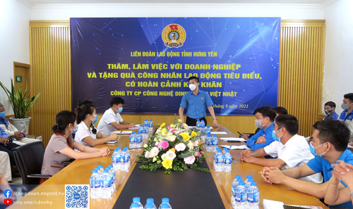 Liên đoàn lao động tỉnh thăm, làm việc, đối thoại và tặng quà cho công nhân lao động tiêu biểu, có hoàn cảnh khó khăn của Công đoàn ngành Nông nghiệp & PTNT