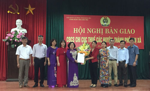 Hội nghị bàn giao Công đoàn cơ sở Chi cục thuế các huyện, thành phố, thị xã về trực thuộc Công đoàn Viên chức tỉnh.