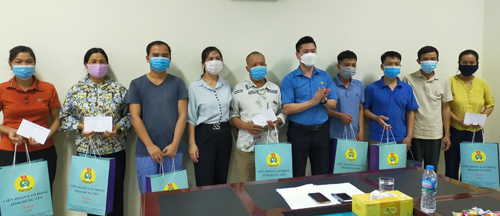 Liên đoàn lao động tỉnh thăm, làm việc, đối thoại và biểu dương, khen thưởng công nhân lao động tiêu biểu, có hoàn cảnh khó khăn tại Công đoàn ngành Giao thông – Vận tải