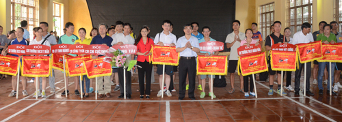 Liên đoàn Lao động Mỹ Hào khai mạc giải bóng bàn, cầu lông CNVCLĐ, chào mừng kỷ niệm 88 năm ngày thành lập Công đoàn Việt Nam và chào mừng Đại hội công đoàn các cấp.