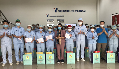 Đồng chí Chủ tịch Liên đoàn Lao động tỉnh Hưng Yên thăm, làm việc với doanh nghiệp và tặng quà cho công nhân, người lao động nhân dịp Tết nguyên đán Tân Sửu 2021.
