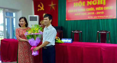 Trường THPT Mỹ Hào tổ chức Hội nghị cán bộ công chức viên chức
