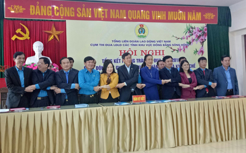Cụm thi đua Liên đoàn Lao động các tỉnh đồng bằng sông Hồng ký kết giao ước thi đua 