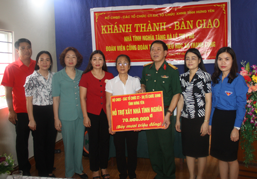 Bộ Chỉ huy Quân sự tỉnh, các tổ chức chính trị - xã hội, các tổ chức xã hội nhân đạo khánh thành, bàn giao nhà tình nghĩa năm 2019