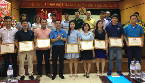 Công đoàn các Khu Công nghiệp kỷ niệm 90 năm ngày thành lập công đoàn Việt Nam và biểu dương cán bộ công đoàn tiêu biểu.
