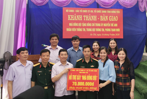 Ban Chỉ đạo phối hợp hoạt động giữa Bộ CHQS tỉnh với các tổ chức CTXH, tổ chức XHNĐ tỉnh khánh thành và bàn giao nhà đồng đội