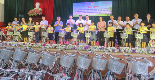 Công đoàn các Khu công nghiệp tỉnh đồng hành cùng doanh nghiệp tham gia chương trình xã hội hóa giáo dục 