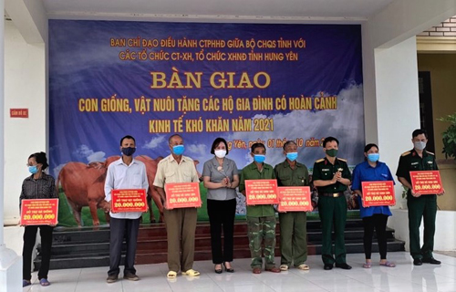 Ban Chỉ đạo phối hợp hoạt động giữa Bộ CHQS tỉnh với các tổ chức CTXH, tổ chức XHNĐ tỉnh bàn giao con giống, vật nuôi tặng các hộ gia đình có hoàn cảnh kinh tế khó khăn năm 2021