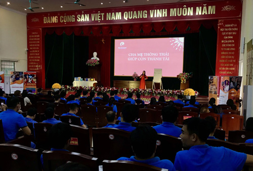 Công đoàn các Khu công nghiệp tỉnh tổ chức Hội nghị chuyên đề “Cha mẹ thông thái giúp con thành tài”