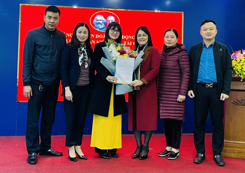 Đảng bộ Liên đoàn Lao động tỉnh Hưng Yên tổ chức Lễ kết nạp đảng viên năm 2022