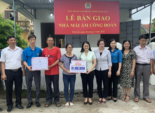 Bàn giao nhà “Mái ấm công đoàn” cho đoàn viên, nhân tháng công nhân 2022