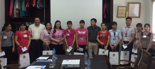 Chủ tịch Liên Đoàn Lao động Tỉnh Hưng Yên thăm và tặng quà cho Đoàn viên Công Đoàn tại huyện Yên Mỹ.