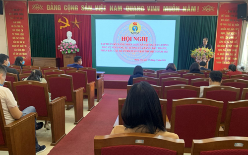 Liên đoàn Lao động tỉnh tập huấn kỹ năng nhận diện, xây dựng lực lượng bảo vệ nền tảng tư tưởng của Đảng, đấu tranh, phản bác các quan điểm sai trái thù địch, năm 2021.