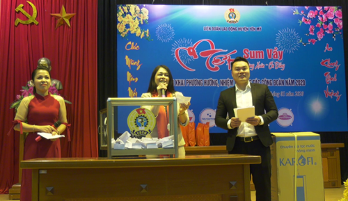 Liên đoàn Lao động huyện Yên Mỹ tổ chức Chương trình “Tết Sum vầy - Mừng Xuân, ơn Đảng”- Tổng kết phong trào CNVCLĐ và hoạt động Công đoàn năm 2019. 