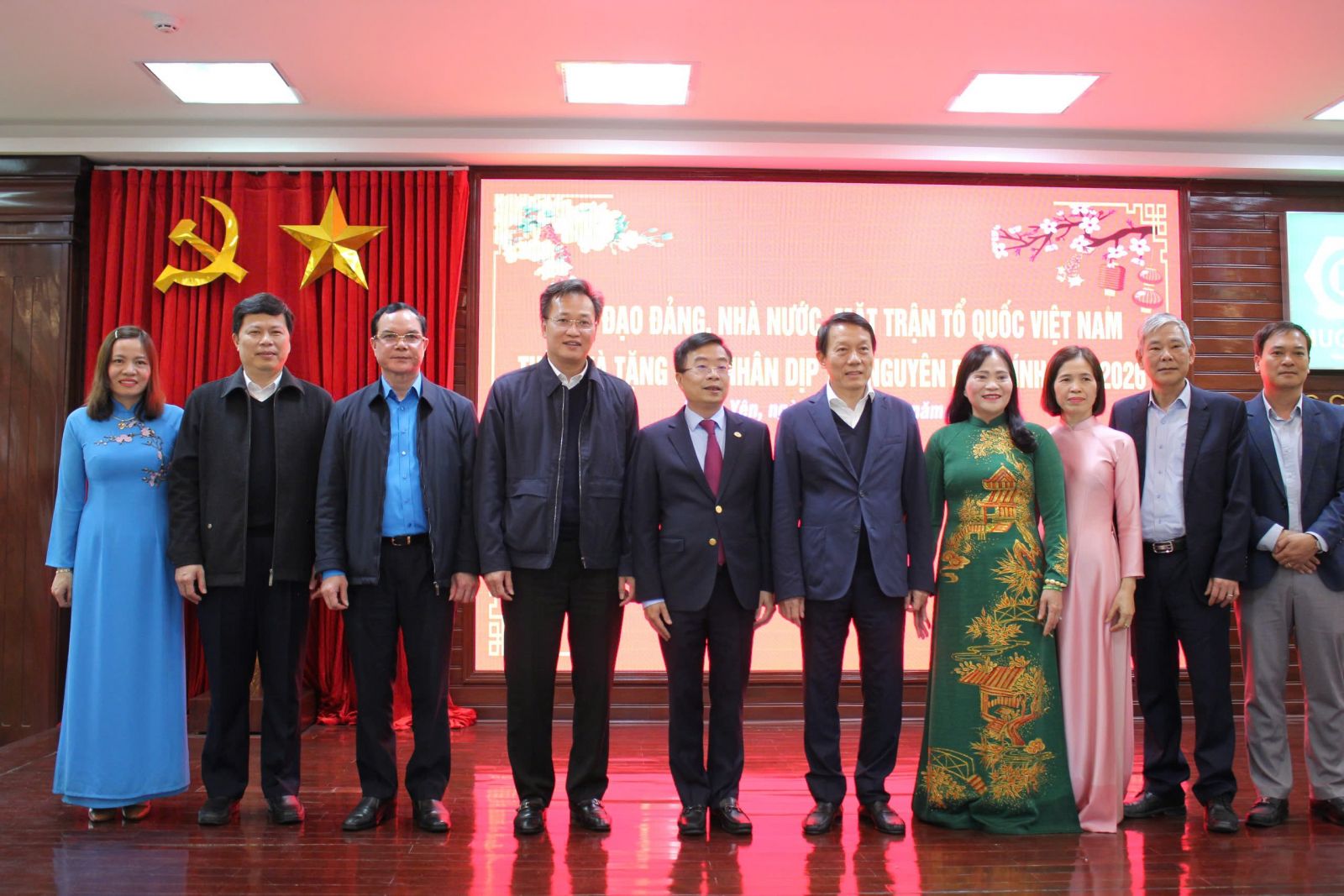 Đồng chí Bộ trưởng Bộ Công an và Chủ tịch Tổng Liên đoàn Lao động Việt Nam thăm, chúc Tết đoàn viên, người lao động Hưng Yên.