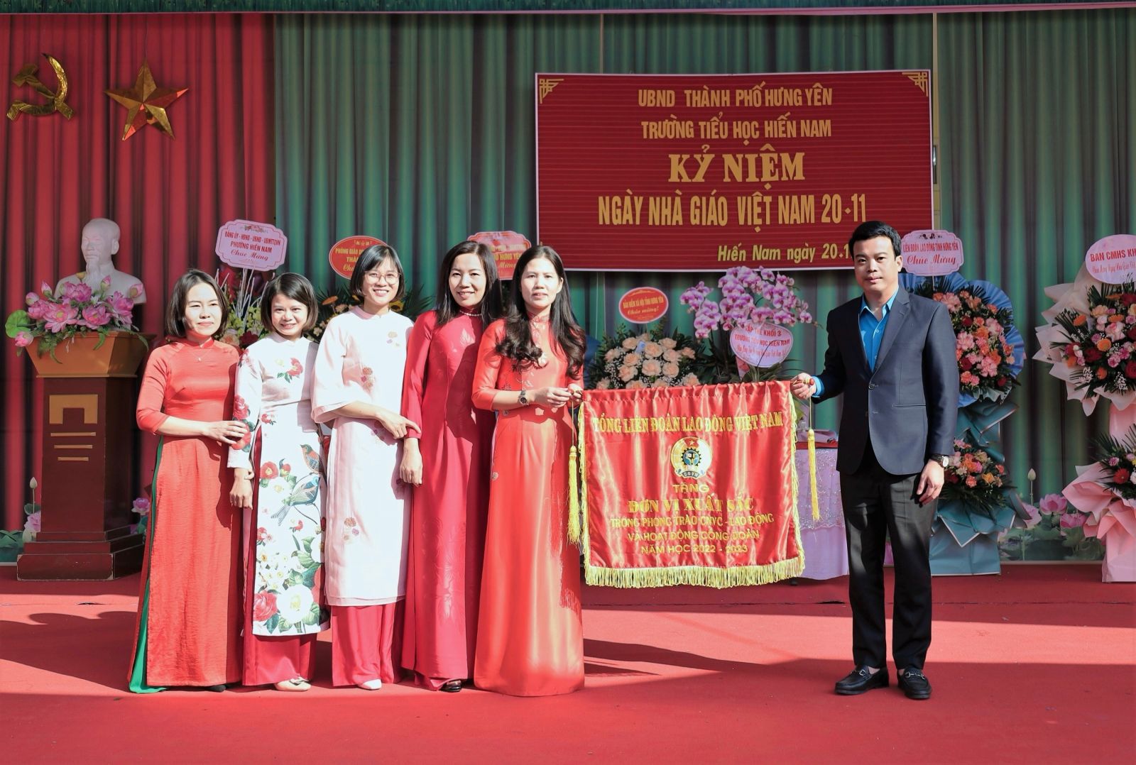 Công đoàn Trường Tiểu học Hiến Nam vinh dự được Tổng Liên đoàn Lao động Việt Nam tặng Cờ thi đua năm học 2022-2023